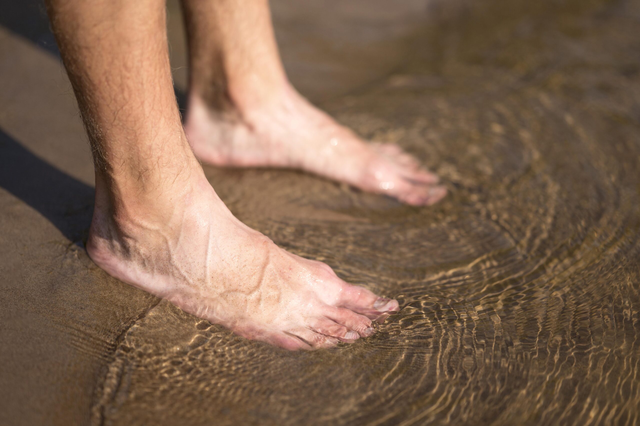 Große Füße optisch verkleinern - Große Füße im Sand